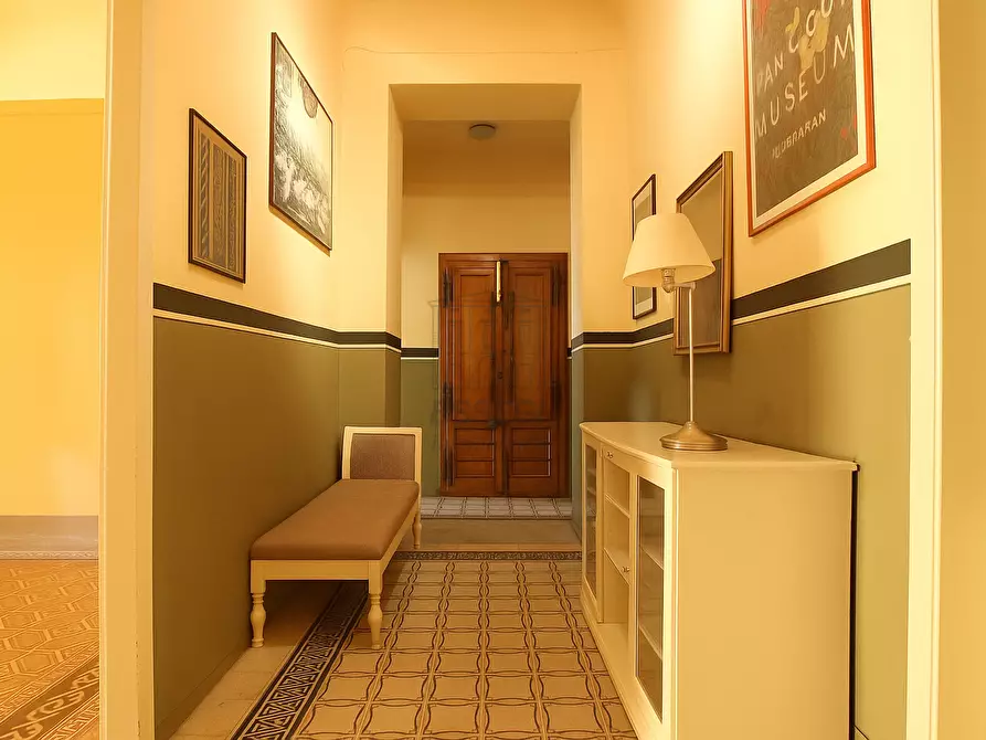 Immagine 18 di Appartamento in vendita  in Piazza San Michele 5 a Lucca