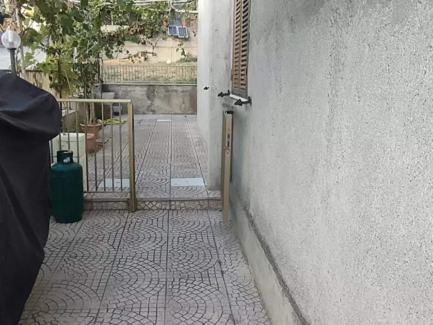 Immagine 15 di Trilocale in affitto  a Bova Marina