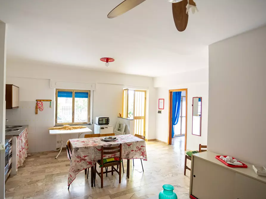 Immagine 10 di Casa indipendente in vendita  in Viale Aldo Moro 5 a Bova Marina