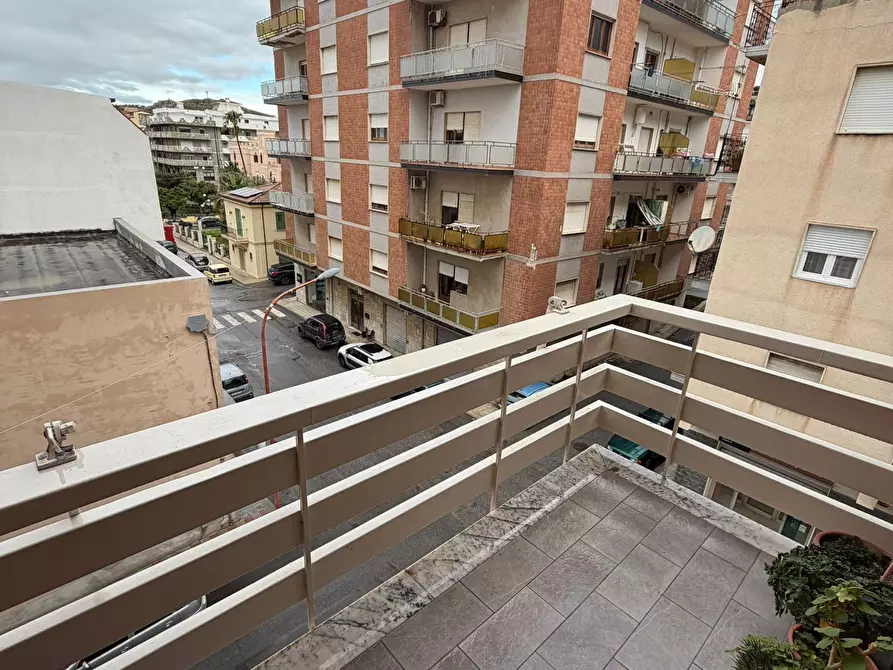 Immagine 1 di Quadrilocale in vendita  in Via Monte Nero 9 a Bova Marina