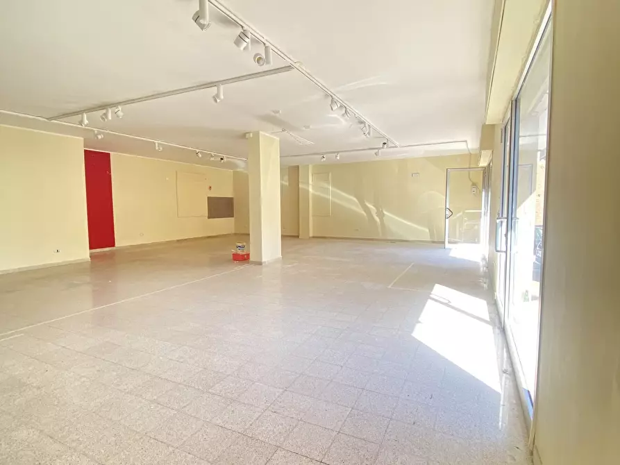 Immagine 2 di Locale commerciale in affitto  in Via Sbarre Superiori 58 a Reggio Di Calabria
