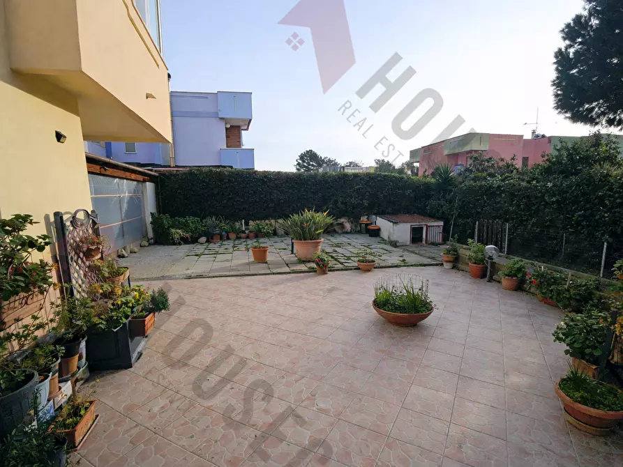 Immagine 3 di Villa in vendita  in via montecatini a Quartu Sant'elena