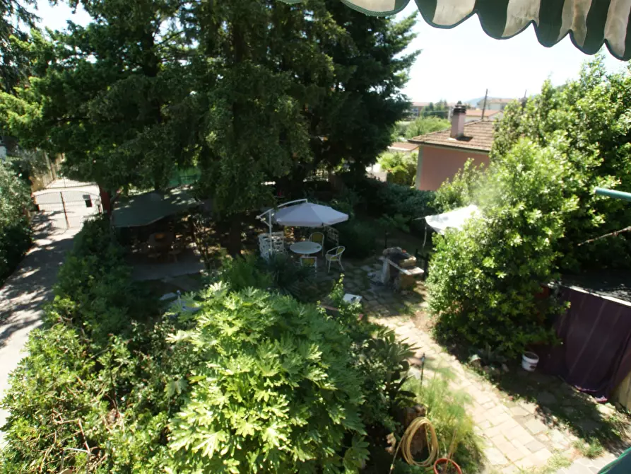 Immagine 2 di Casa bifamiliare in vendita  a Sarzana