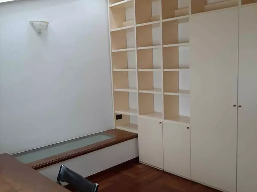 Immagine 9 di Pentalocale in vendita  a Sarzana