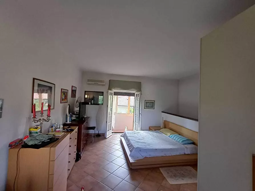 Immagine 15 di Casa semindipendente in vendita  a Massa