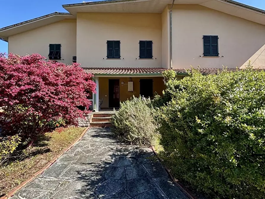 Immagine 1 di Casa semindipendente in vendita  a Ameglia