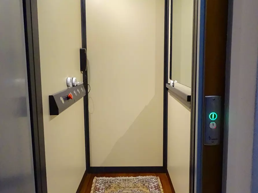 Immagine 36 di Villa in vendita  a Sarzana