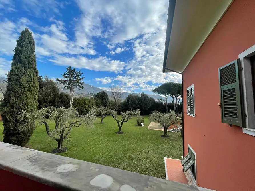 Immagine 10 di Villa in vendita  a Castelnuovo Magra