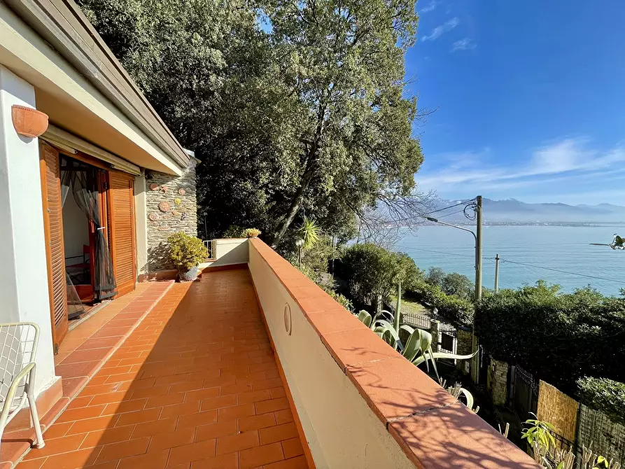 Immagine 1 di Trilocale in vendita  in Strada Punta Bianca 2 a Ameglia