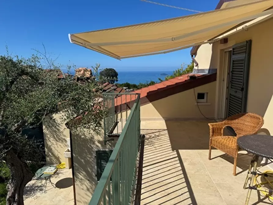 Immagine 1 di Trilocale in affitto  a Ameglia