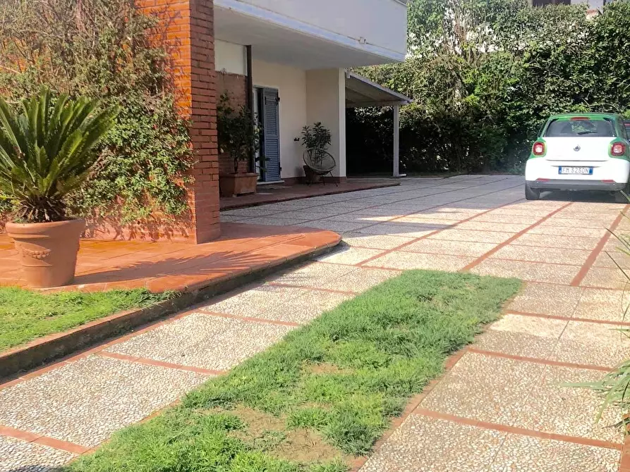 Immagine 4 di Villa in vendita  a Sarzana