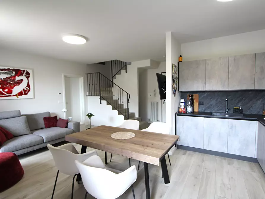 Immagine 5 di Porzione di casa in vendita  in Via Prati di Soletto a Valsamoggia