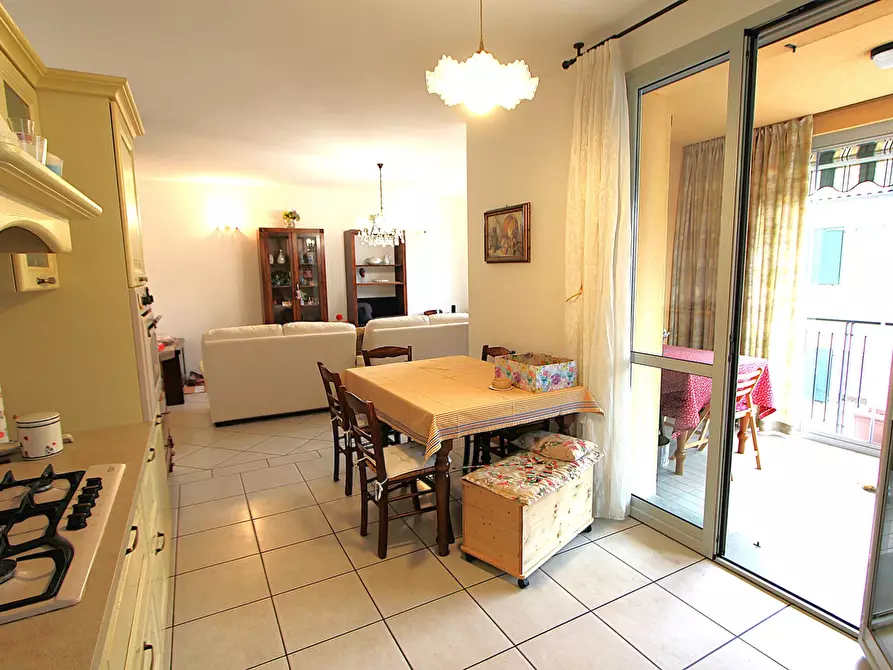 Immagine 4 di Appartamento in vendita  in Piazza Lorenzo D' Auria 3 a Valsamoggia