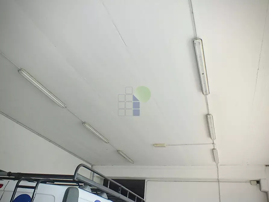 Immagine 12 di Attività artigianale in affitto  in Via Guarini 33 a Livorno