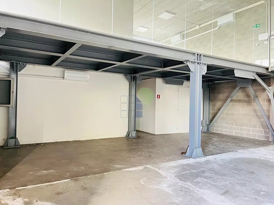 Immagine 5 di Attività artigianale in affitto  in Via Dell'Artigianato 43 a Livorno