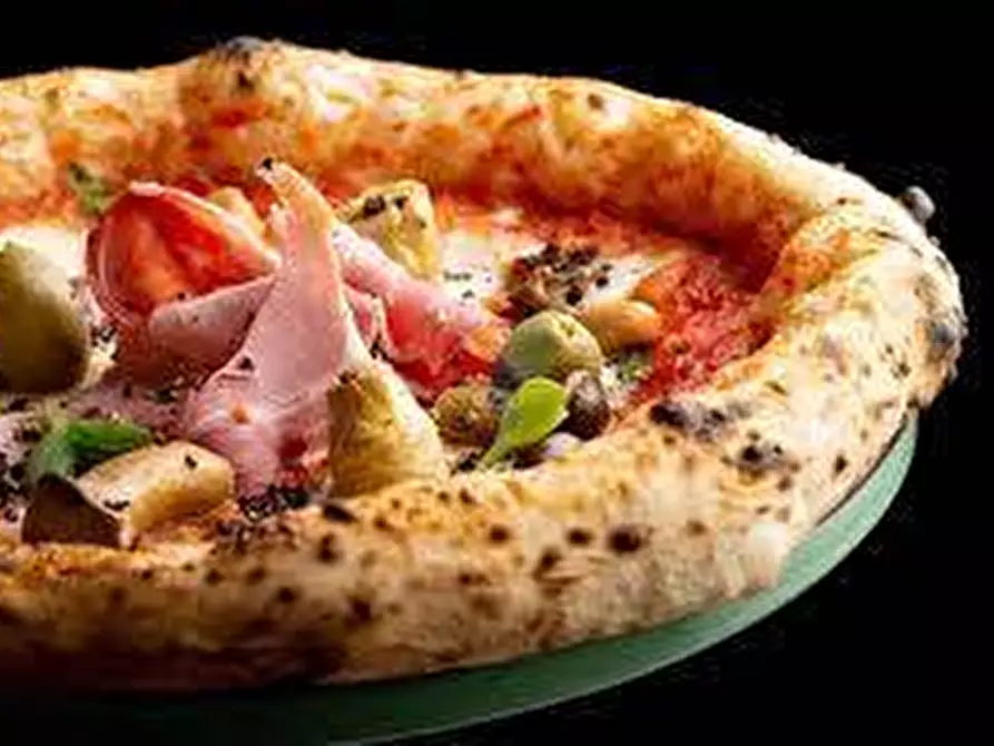 Immagine 1 di Pizzeria / Pub in vendita  a Livorno