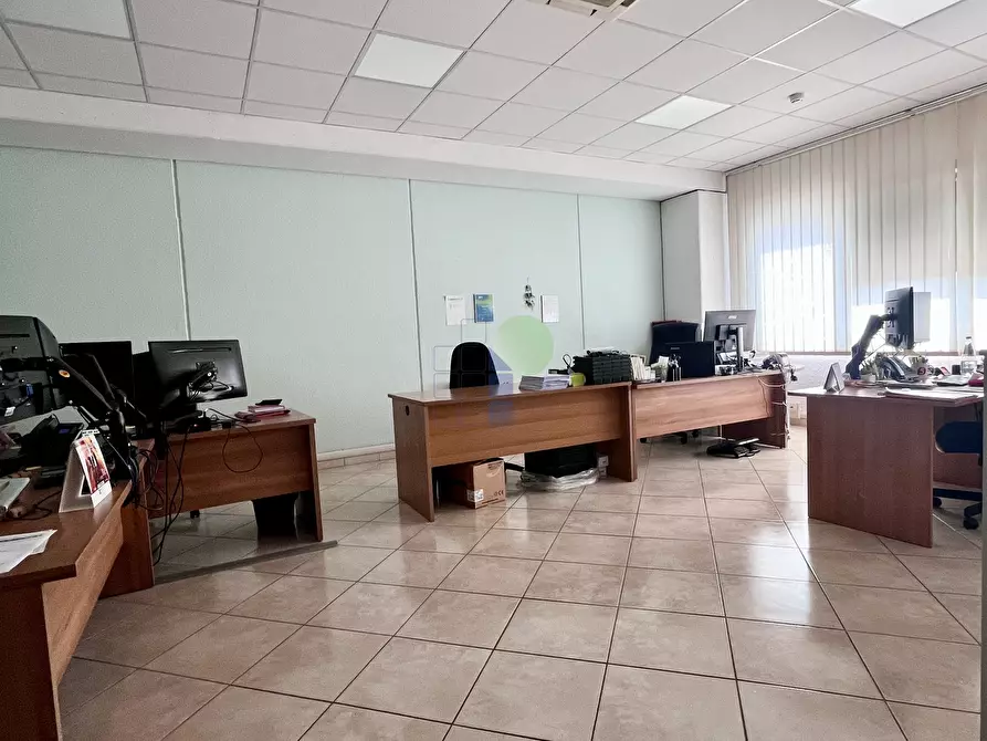 Immagine 6 di Attività artigianale in affitto  in Via  Cimarosa 55 a Livorno