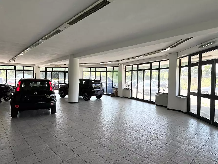 Immagine 2 di Capannone industriale in vendita  in Via Uberto Mondolfi 122 a Livorno