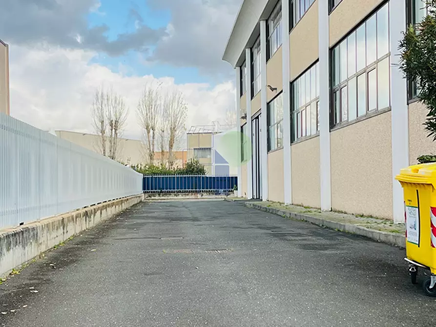 Immagine 3 di Attività artigianale in affitto  in Via Dell'Artigianato 43 a Livorno