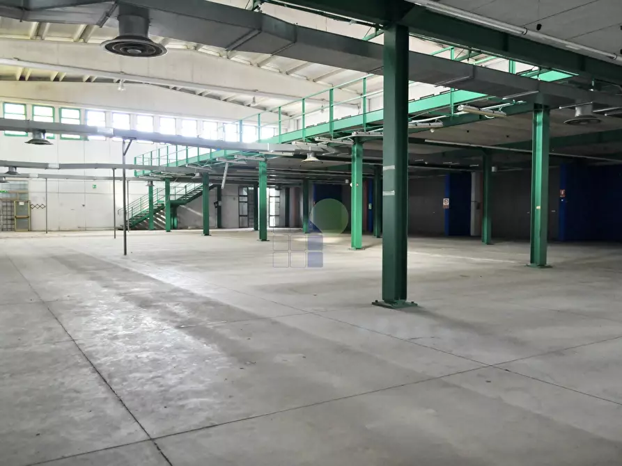 Immagine 9 di Attività artigianale in vendita  in Via della Padula 11 a Livorno