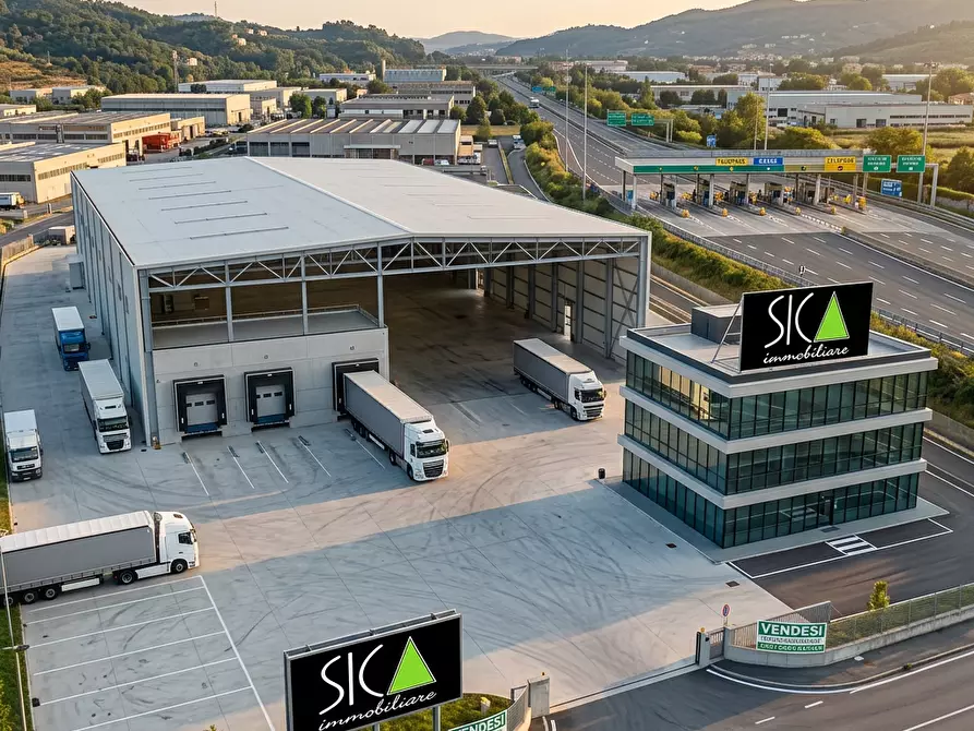 Immagine 3 di Capannone industriale in vendita  a La Spezia