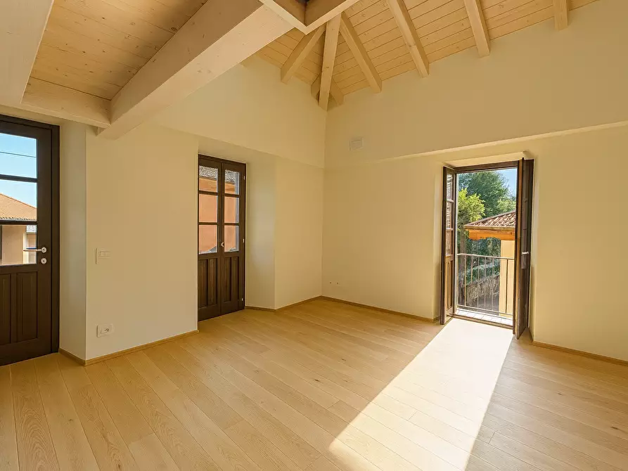 Immagine 5 di Quadrilocale in vendita  in Via Mazzini 1 a Meina