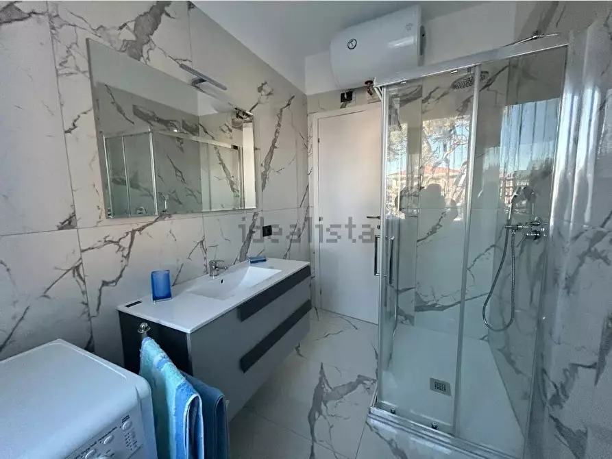 Immagine 10 di Bilocale in affitto  in Via Lago di Garda 1 a Arona