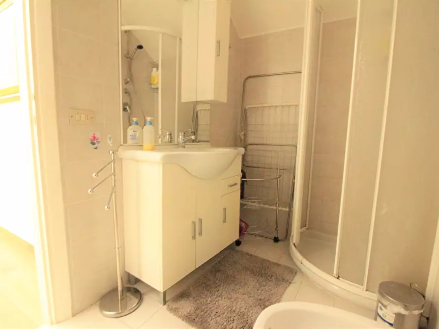 Immagine 10 di Bilocale in affitto  in Piazza del Popolo 1 a Arona