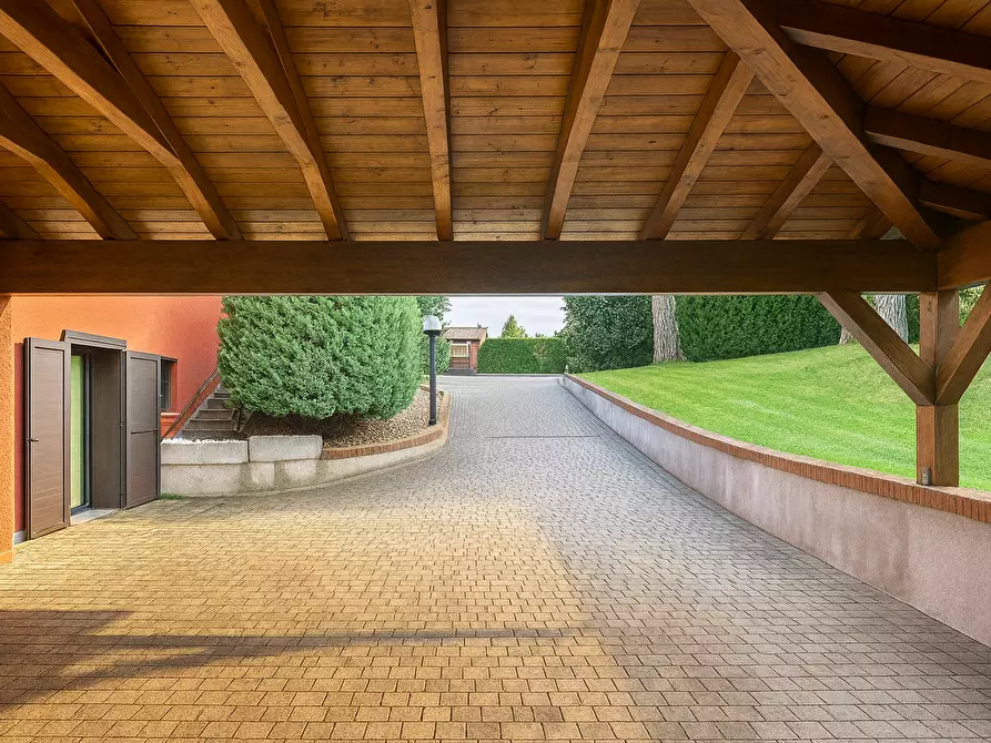 Immagine 43 di Villa in vendita  in Via Madonna della Motta 1 a Dormelletto