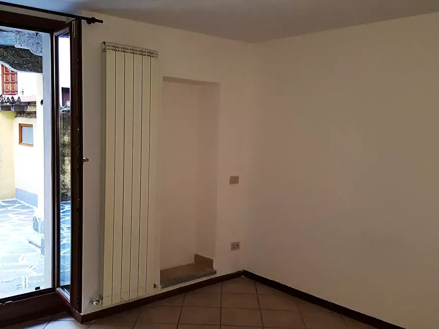 Immagine 11 di Bilocale in vendita  in Via Manzoni 1 a Arona