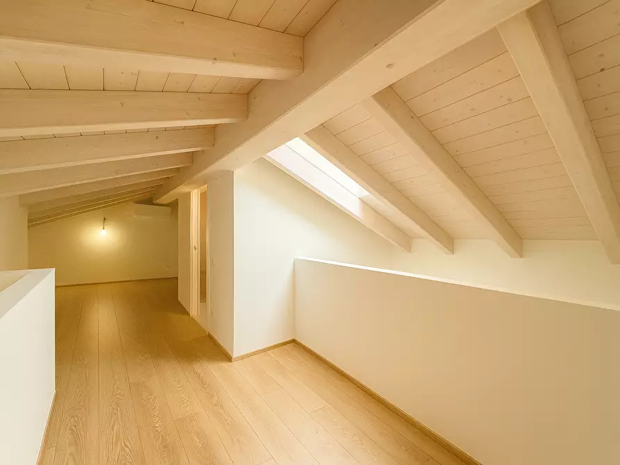 Immagine 28 di Quadrilocale in vendita  in Via Mazzini 1 a Meina