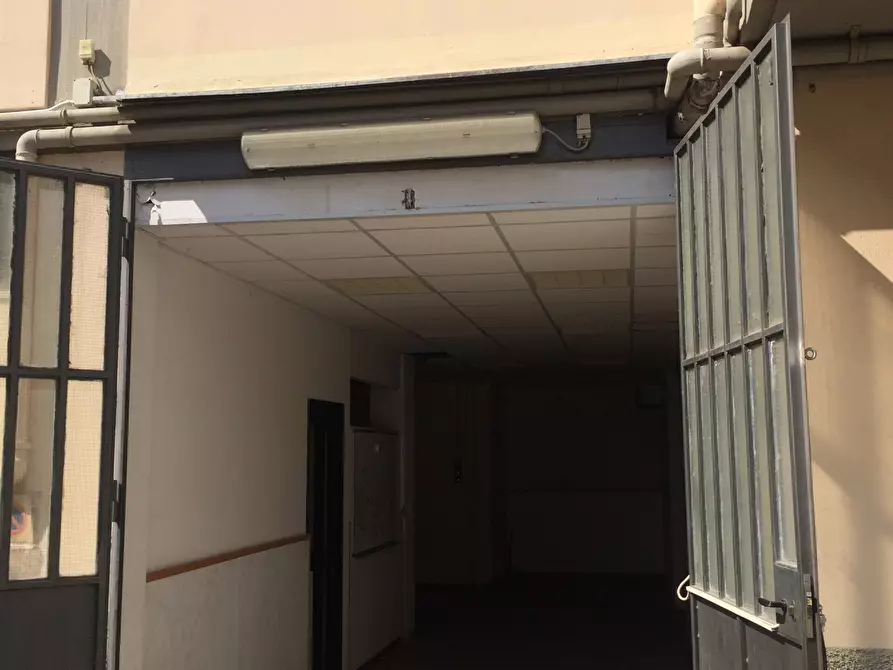 Immagine 3 di Laboratorio in vendita  in Via Grazia Deledda a Scandicci