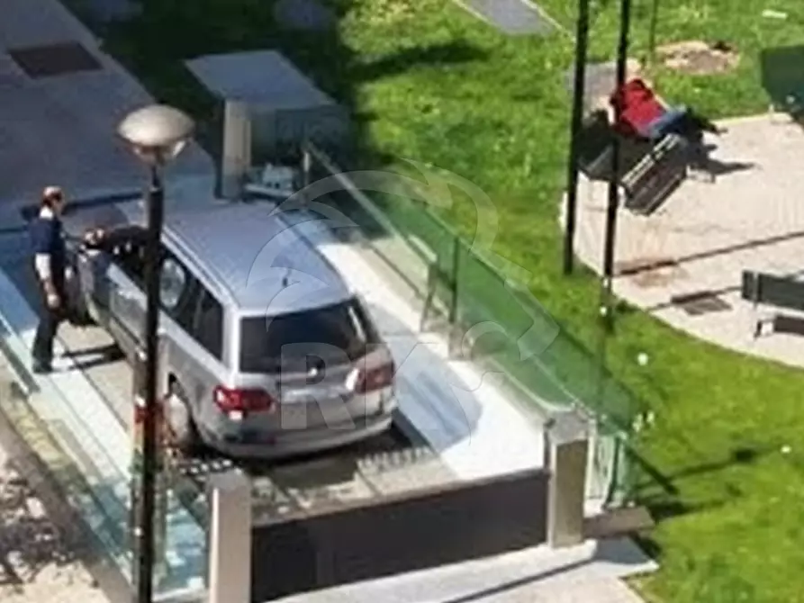 Immagine 2 di Garage in affitto  a Bologna