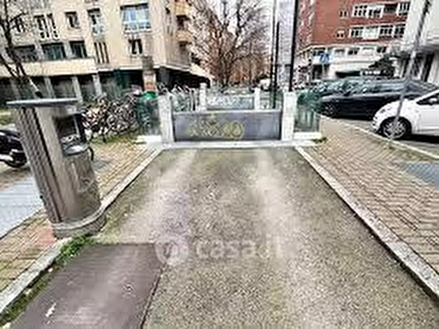 Immagine 4 di Garage in affitto  a Bologna