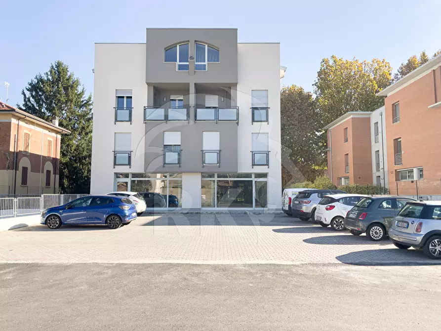 Immagine 4 di Locale commerciale in vendita  in Viale Cinque Martiri 12 a Mirandola