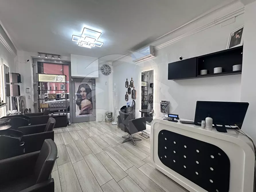 Immagine 3 di Locale commerciale in affitto  in via d'azeglio 51 a Bologna