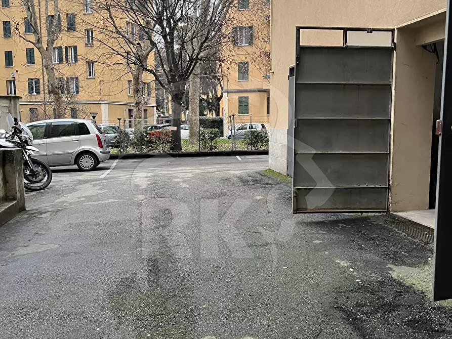 Immagine 6 di Garage in vendita  a Bologna