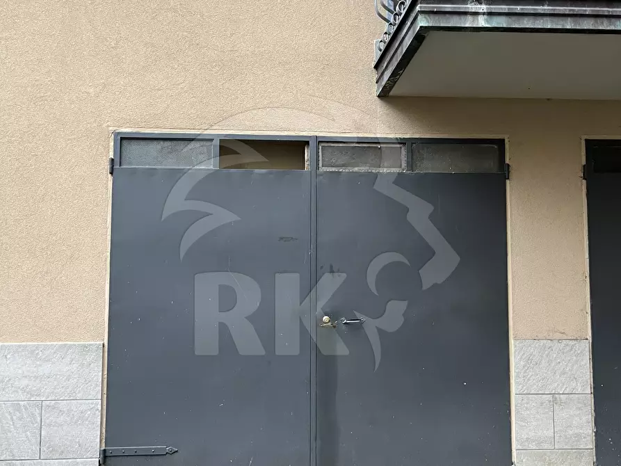 Immagine 5 di Garage in vendita  a Bologna