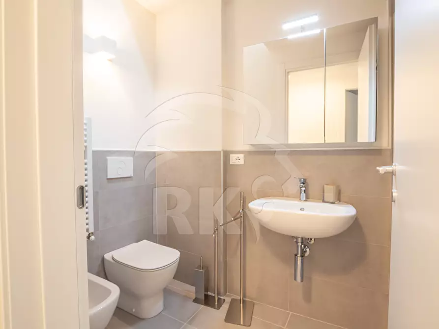 Immagine 6 di Trilocale in affitto  a Bologna