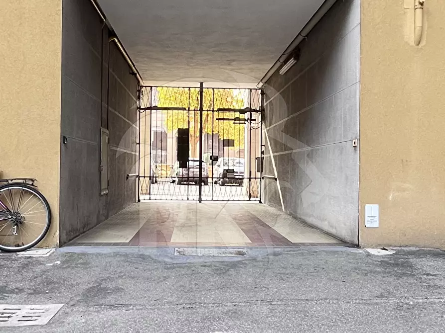 Immagine 7 di Garage in vendita  a Bologna
