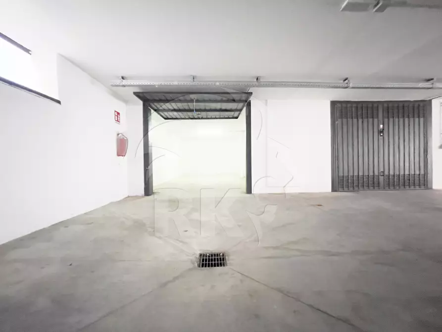 Immagine 22 di Locale commerciale in vendita  in Viale Cinque Martiri 12 a Mirandola