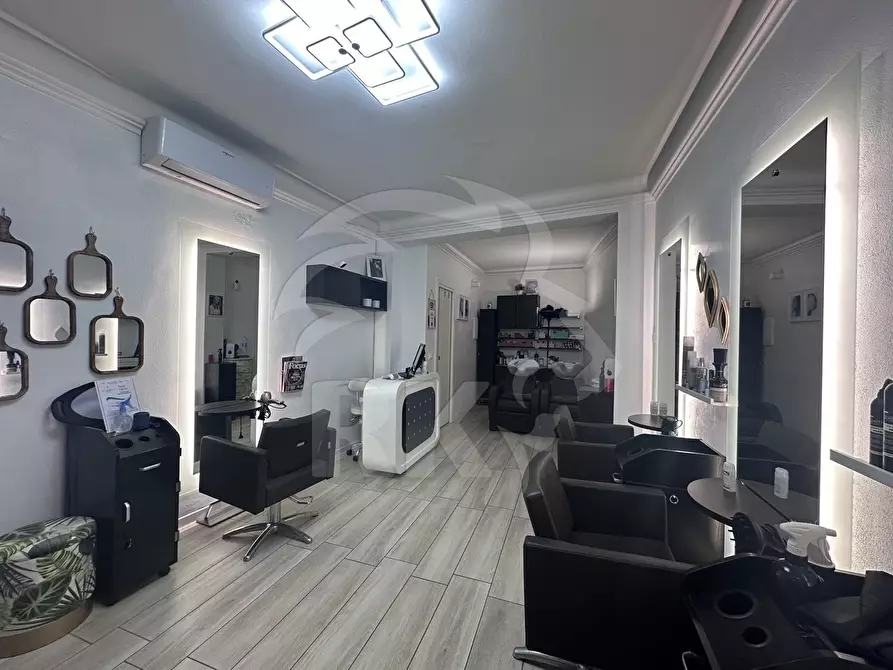 Immagine 4 di Locale commerciale in vendita  in via d'azeglio 51 a Bologna
