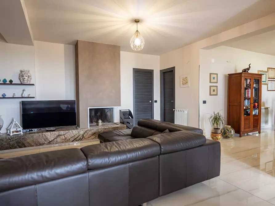 Immagine 15 di Villa in vendita  in Via Vincenzo Bellini 163 a Piedimonte Etneo