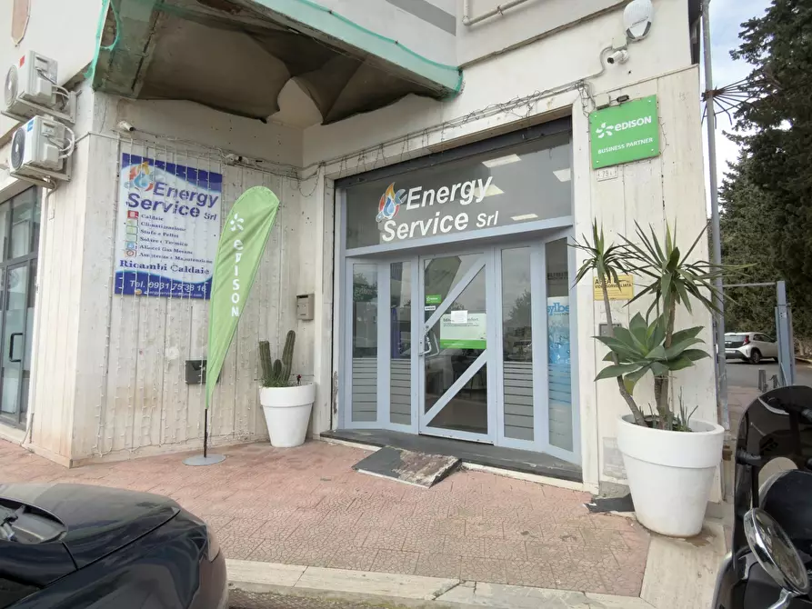 Immagine 3 di Locale commerciale in vendita  in VIALE SCALA GRECA 79 a Siracusa