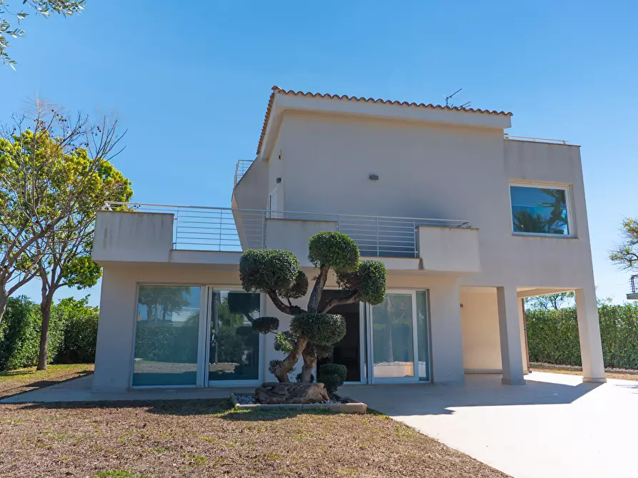 Immagine 1 di Villa in vendita  in Via dell'Airone 3 a Siracusa