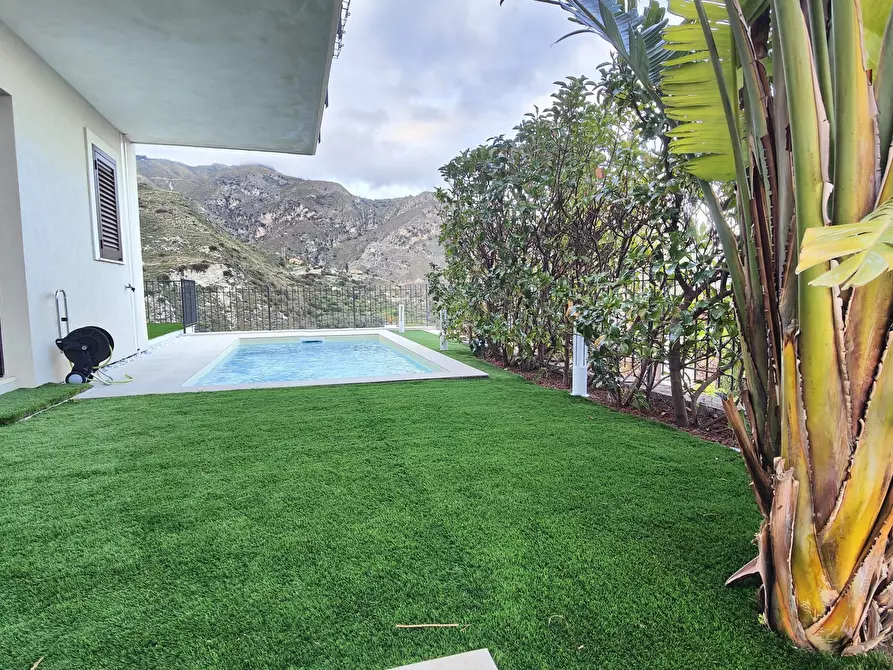 Immagine 50 di Villa in vendita  in SP10 41 a Taormina