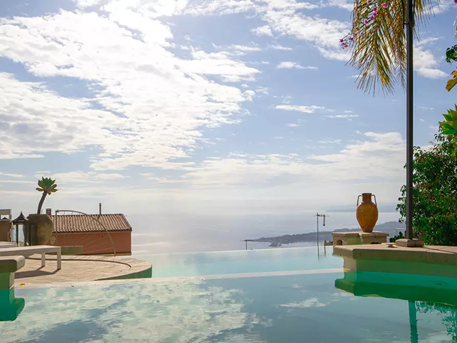 Immagine 1 di Villa in vendita  in Salita Giafari 25 a Taormina