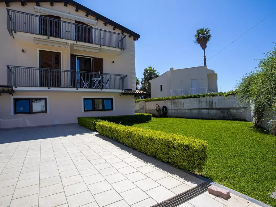 Immagine 7 di Villa in vendita  in Via Taormina 37 a Siracusa