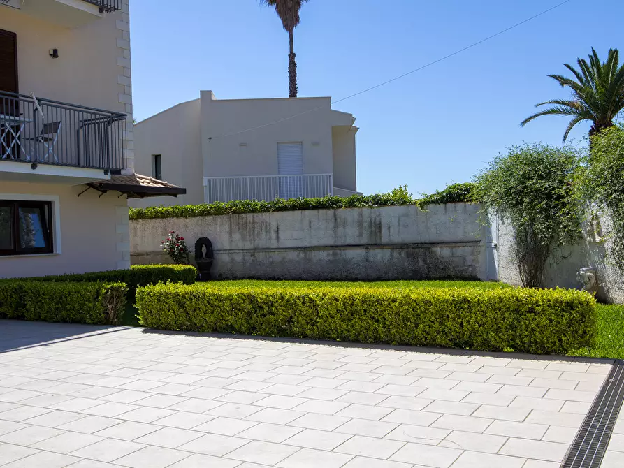 Immagine 21 di Villa in vendita  in Via Taormina 37 a Siracusa
