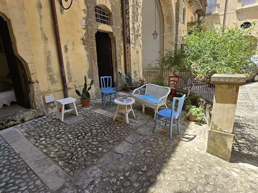 Immagine 56 di Appartamento in vendita  in Via Camillo Benso Conte di Cavour 48 a Noto